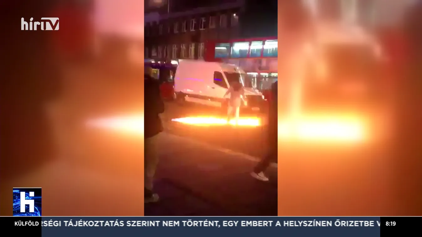 Támadás egy londoni rendőrörs ellen