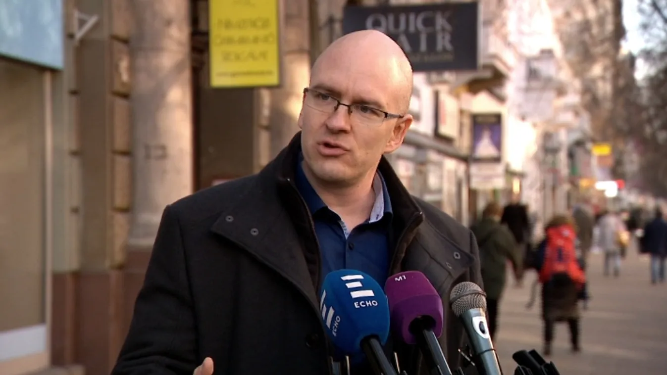 A nyugdíjasok kiakadtak, hogy a jobbikosok far-hát kommandónak nevezték őket