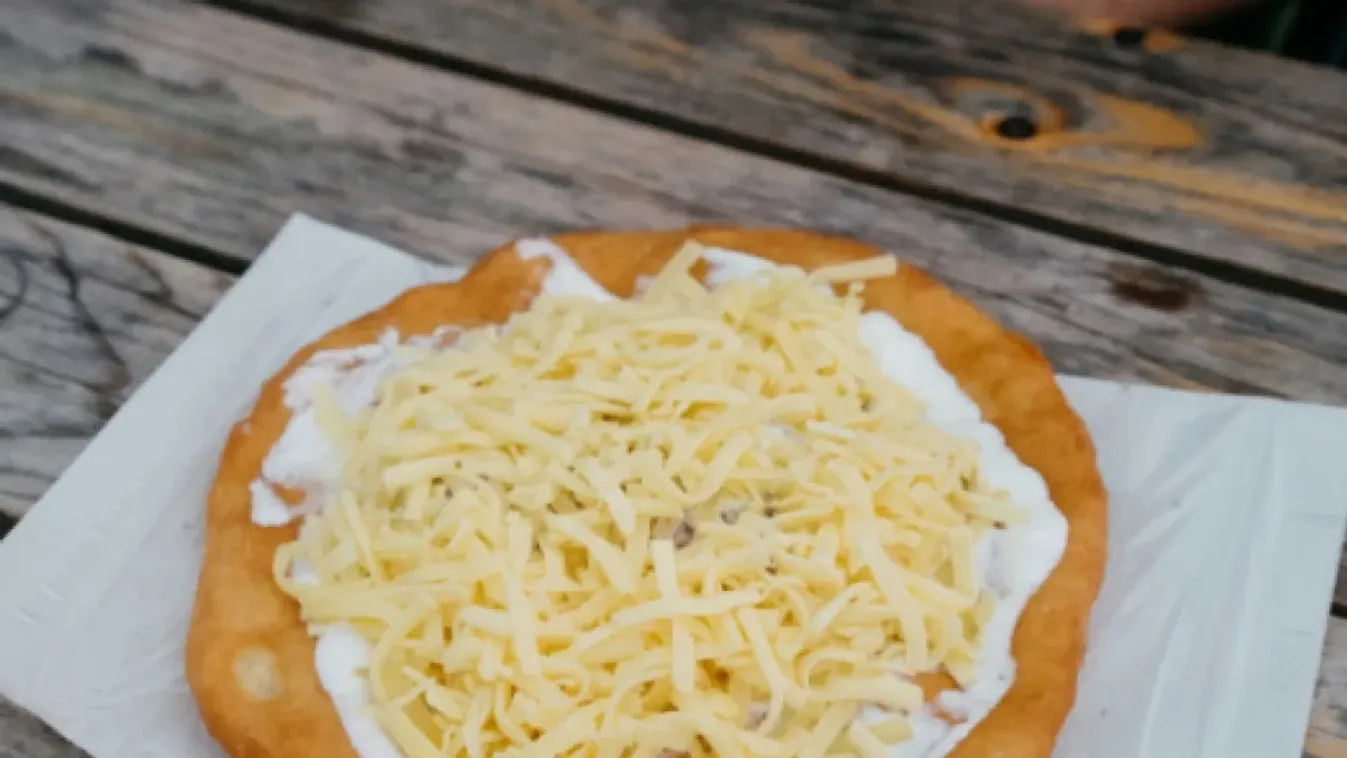 Balatoni árak: ennyibe kerül az idén a lángos és a palacsinta – ez még nem a vége, a büfések emelhetnek