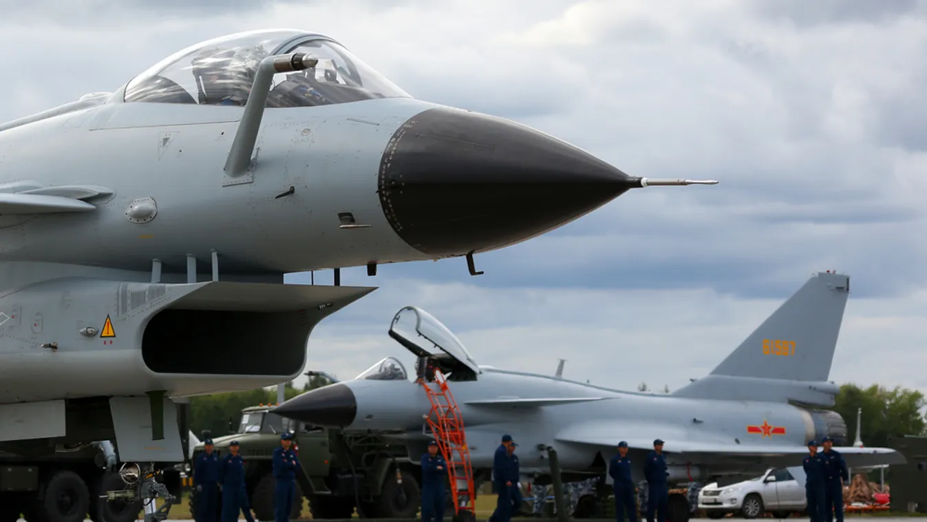 Kínai vadászrepülők lépték át a Tajvani-szoros középvonalát