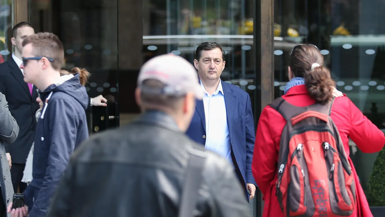 Beperelték Mészáros cégét a kisrészvényesek