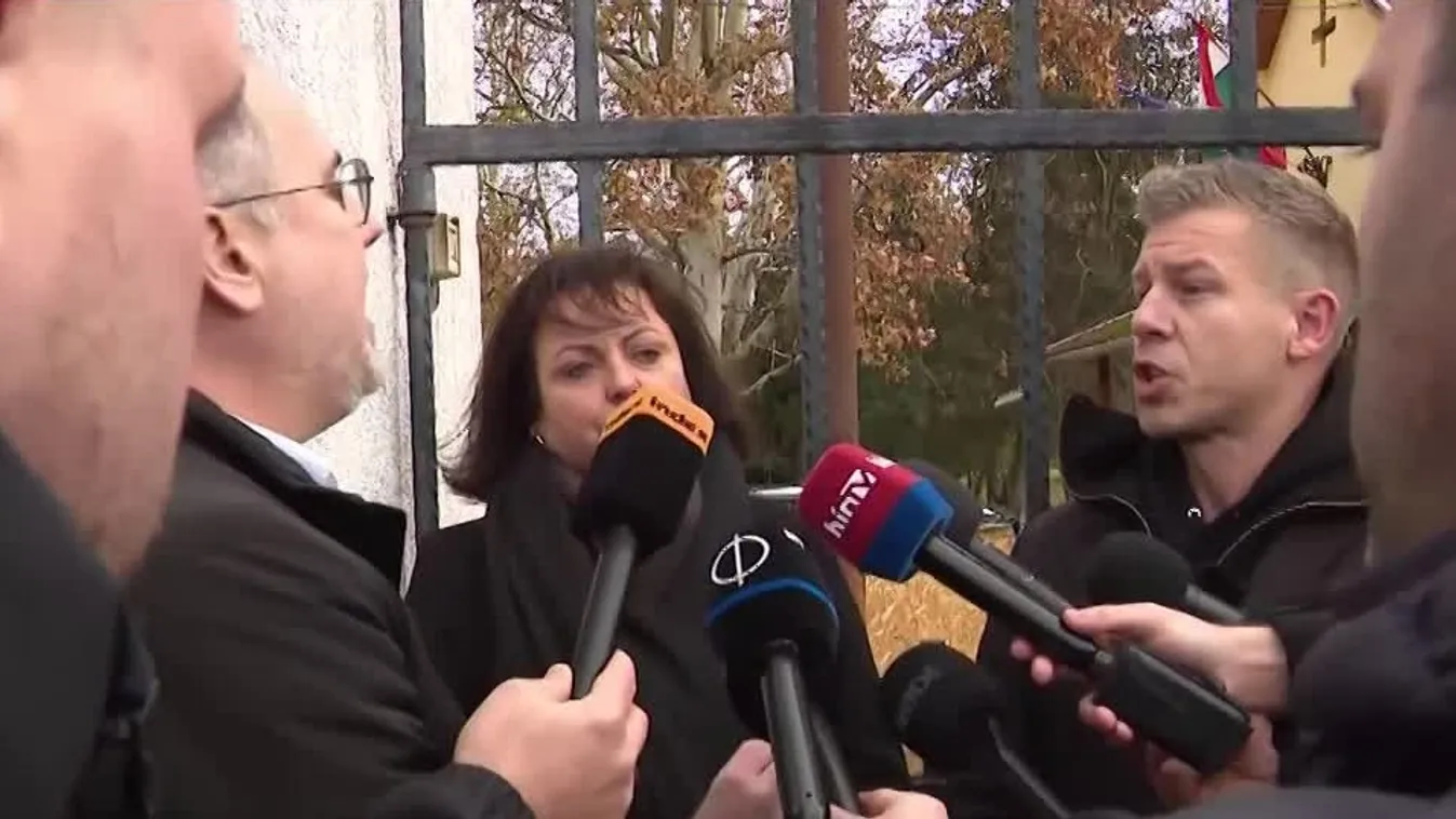A bicskei gyermekotthon előtt vitázott Magyar Péter a szociális ügyekért felelős helyettes államtitkárral + videó