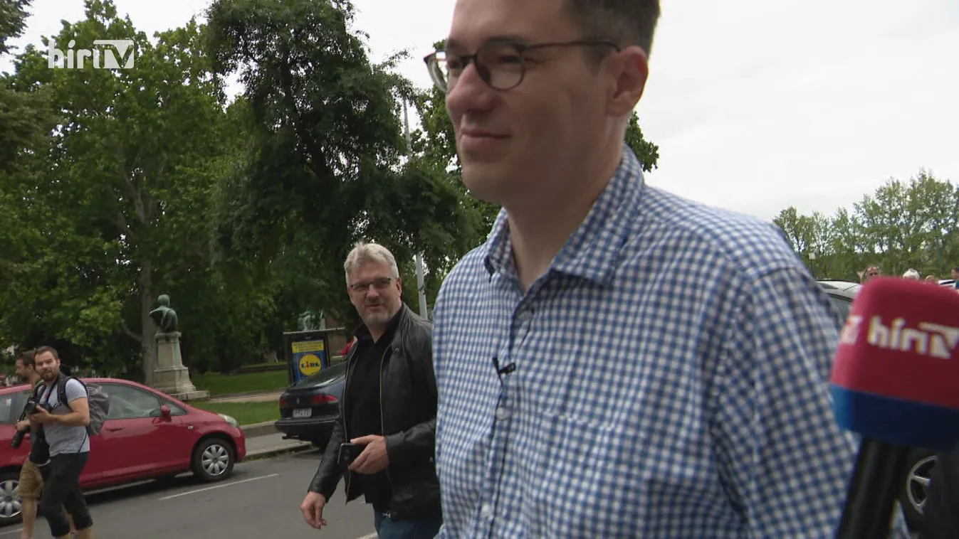 Nem szívesen adja ki Karácsony Gergely a tolmácsaira vonatkozó közérdekű adatokat