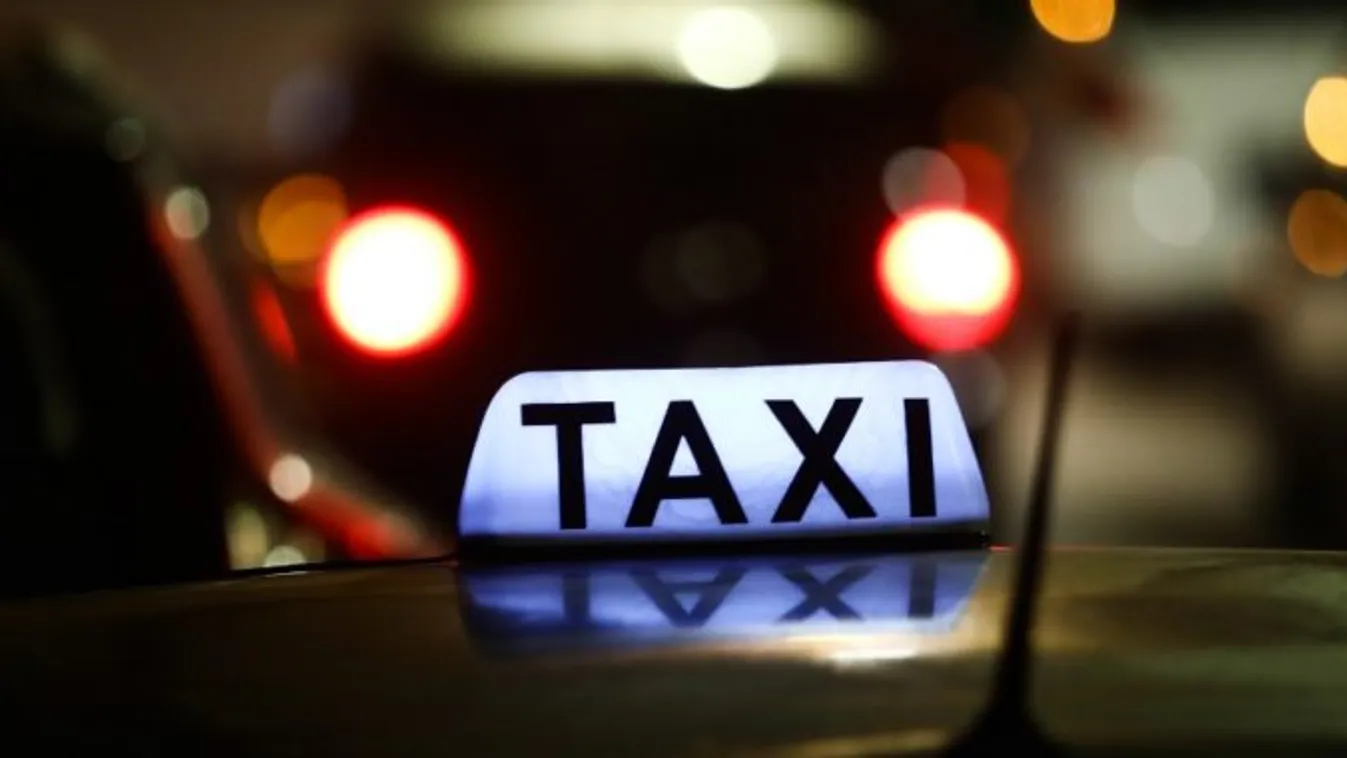 A taxisok a Hősök terén köszönték meg az egészségügyi dolgozók erőfeszítéseit