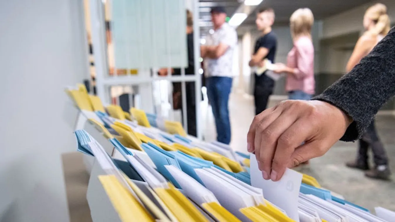 Exit poll: hajszálnyi előny az ellenzéki jobbközép tömbnél