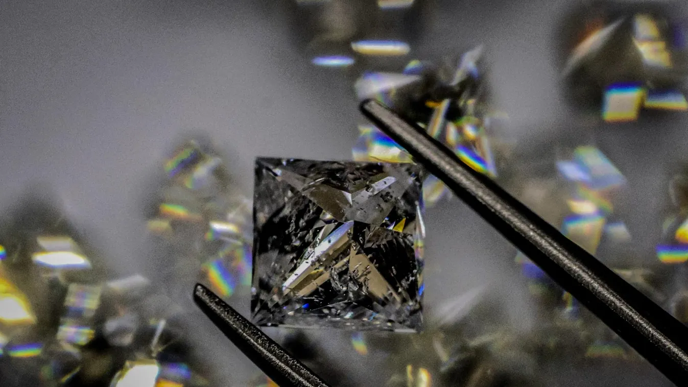 Gyémántbizniz – Egyenesen