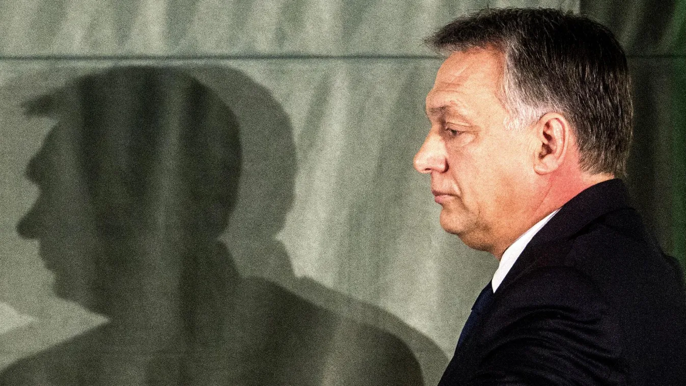 Szakértők: Az illiberális állam a diktatúra felé vezet