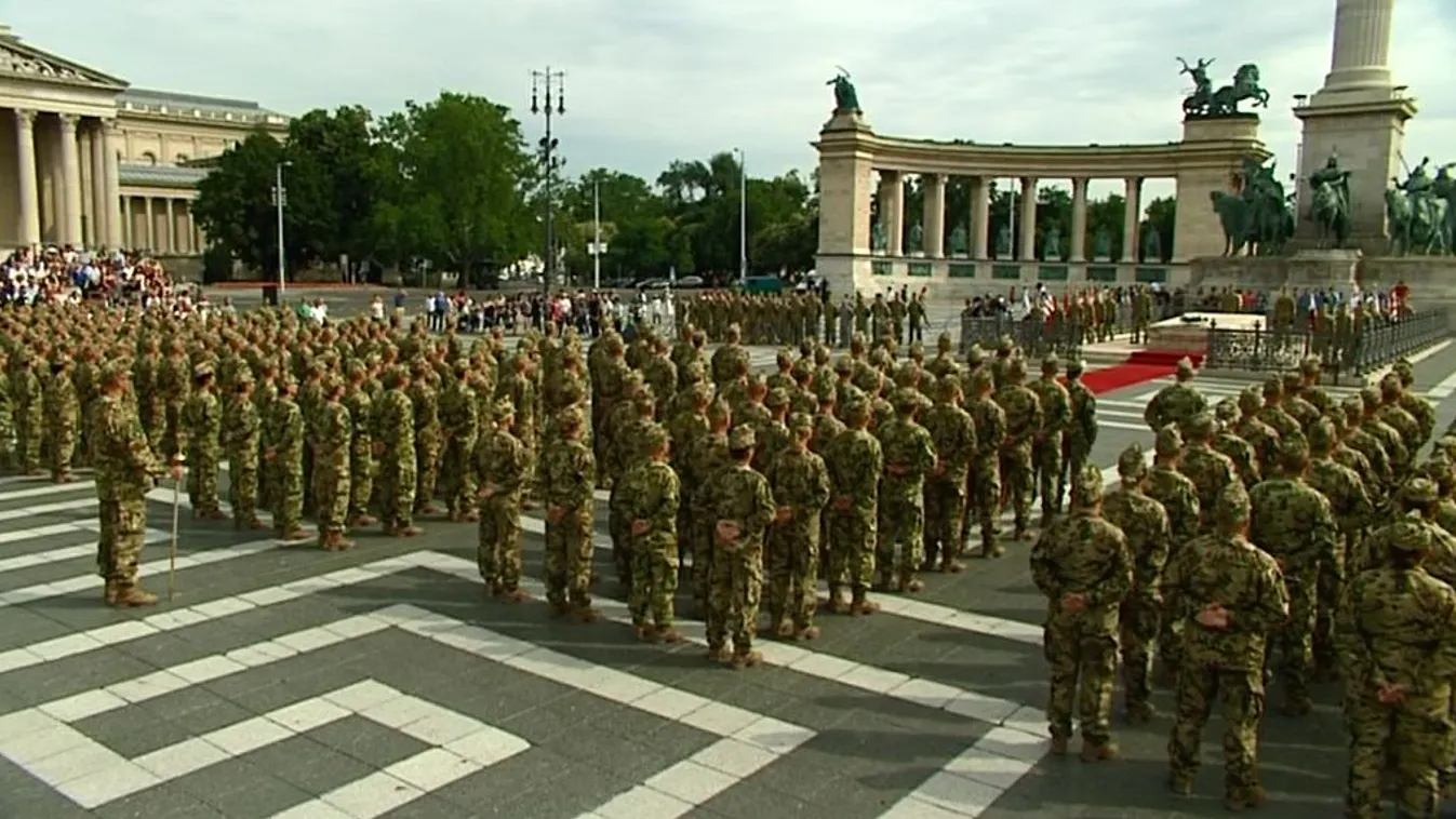 Benkő: Háború helyett békefenntartásra készülnek az esküt tett altisztek