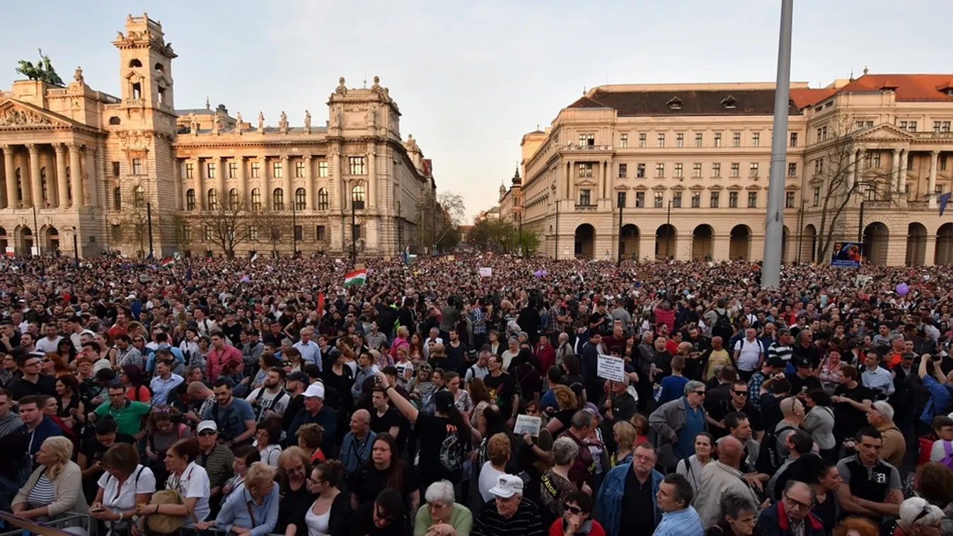 Ellenzéki gigatüntetés pártszónokok nélkül – Reggeli járat
