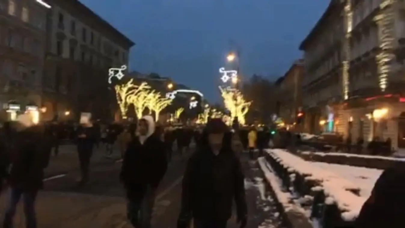 Vipera és gázspray az egyik demonstrálónál