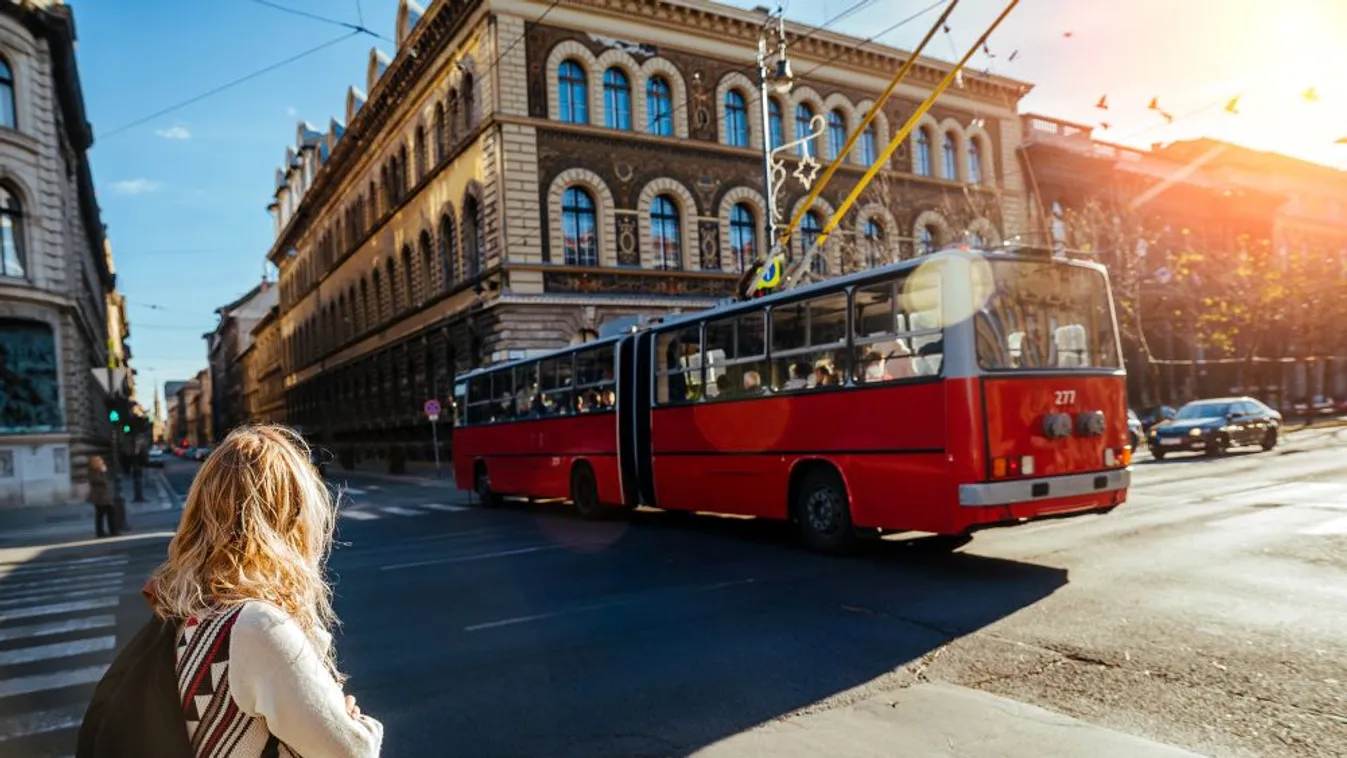 BKK: Átmenetileg nem lehet felszállni az első ajtókon a buszokra és trolikra