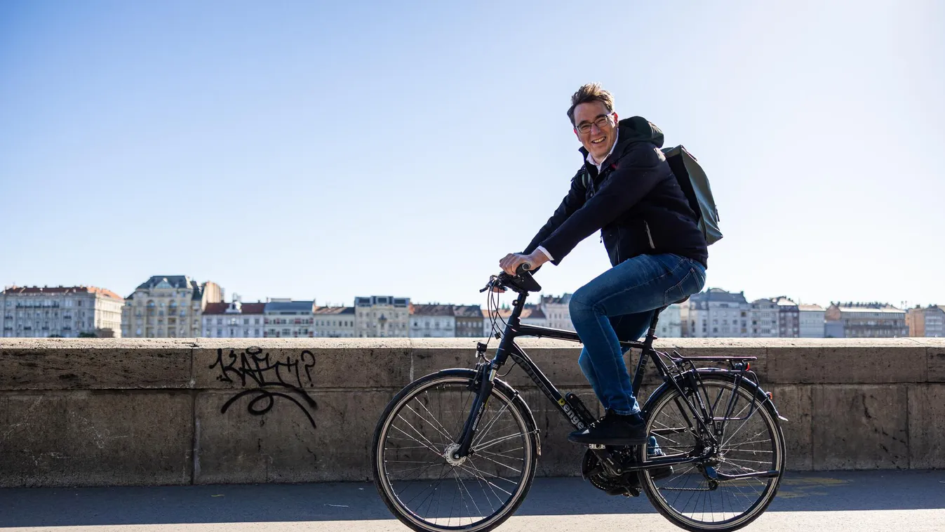 Autóklub: a Fővárosi Önkormányzat 10-ből 6 autót kitiltana Budapest útjairól