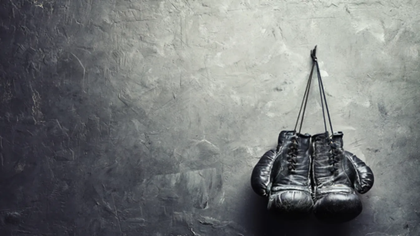 Evakuálják bokszolóinkat Londonból