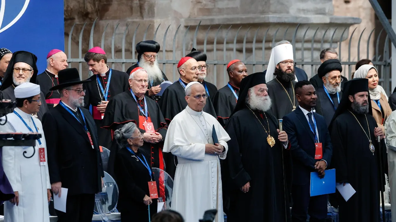 Ima a békéért a római Colosseumban