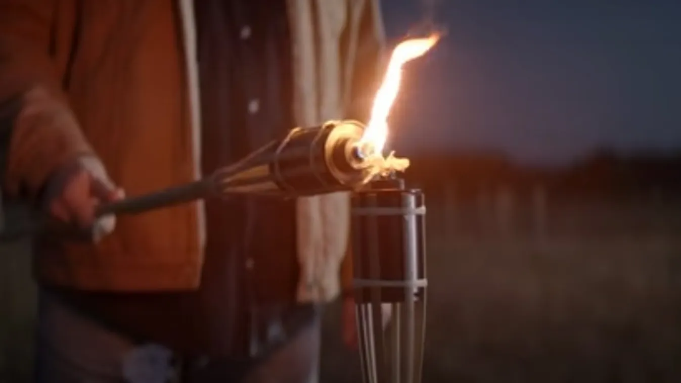 Négyszáz fáklya rajzolta ki éjszaka a történelmi Magyarország határait