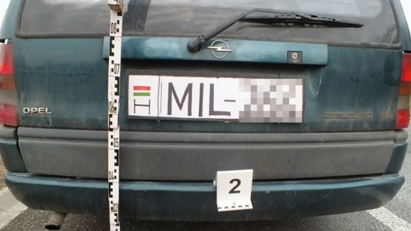 Filccel rajzolt rendszámmal közlekedett