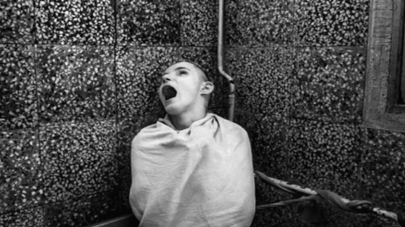 A börtön: őrültek háza - Ősök tere