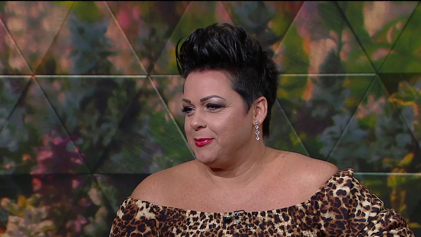 Mozaik - Holdon át - új dallal jelentkezik Ress Hajnalka