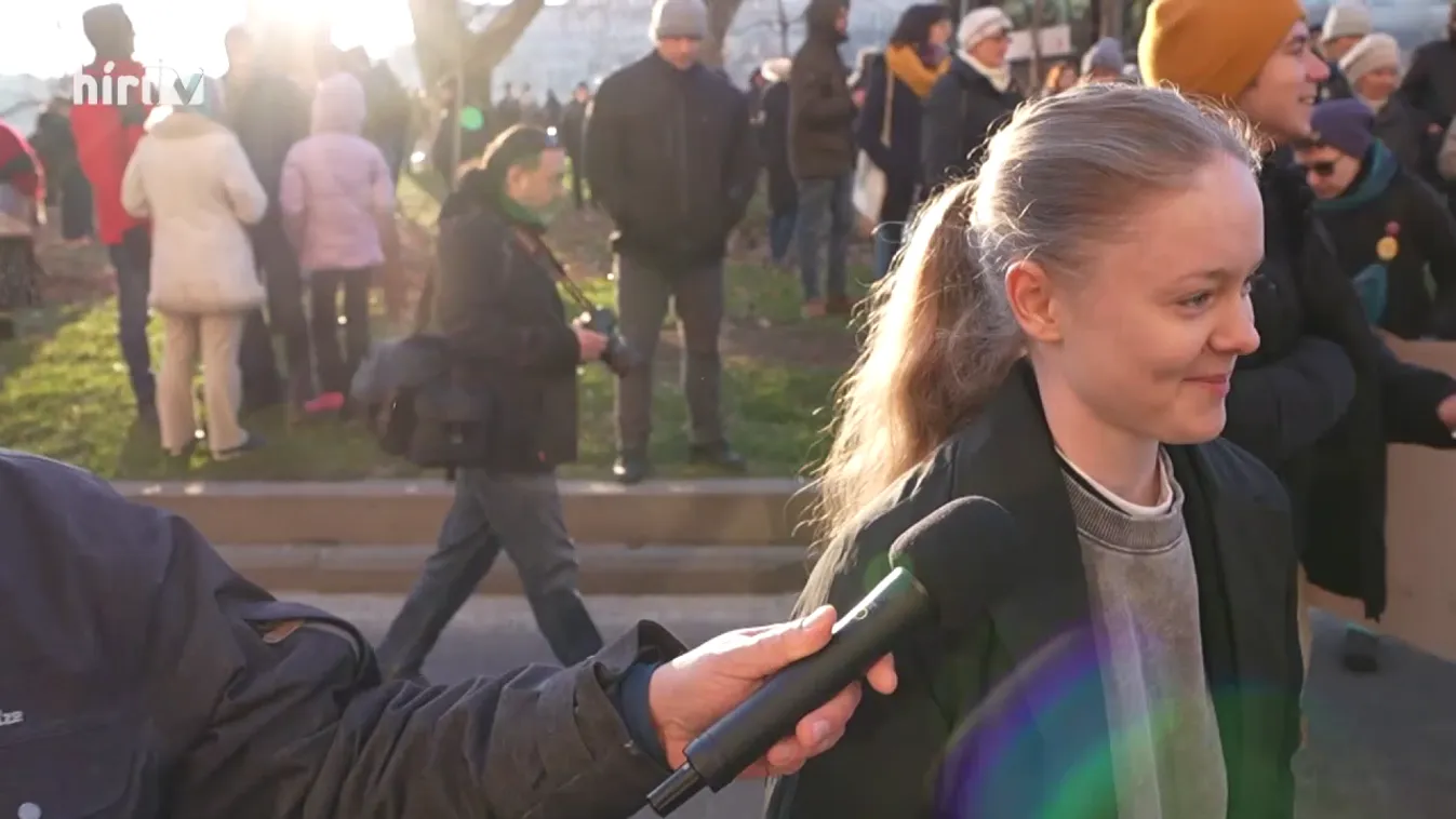 Célpont: Erőtlen demonstrációval igyekezett életben tartani a tanártüntetéseket az Egységes Diákfront + videó
