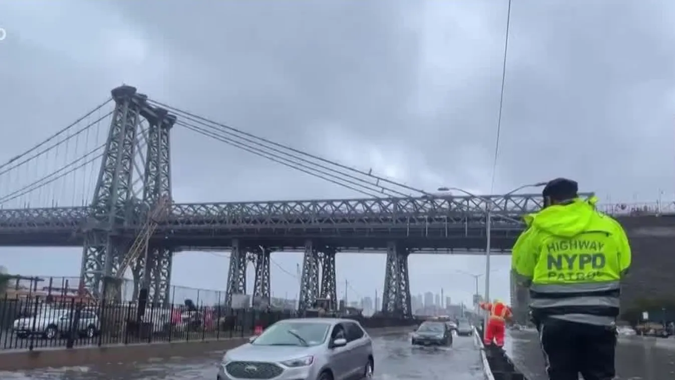 Rekordmennyiségű eső lepte el New York utcáit
