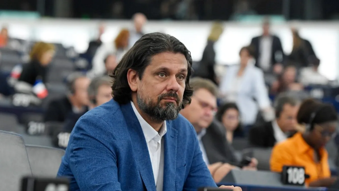 Deutsch Tamás: Szánalmas cicaharc, amit az Európai Parlament csinál