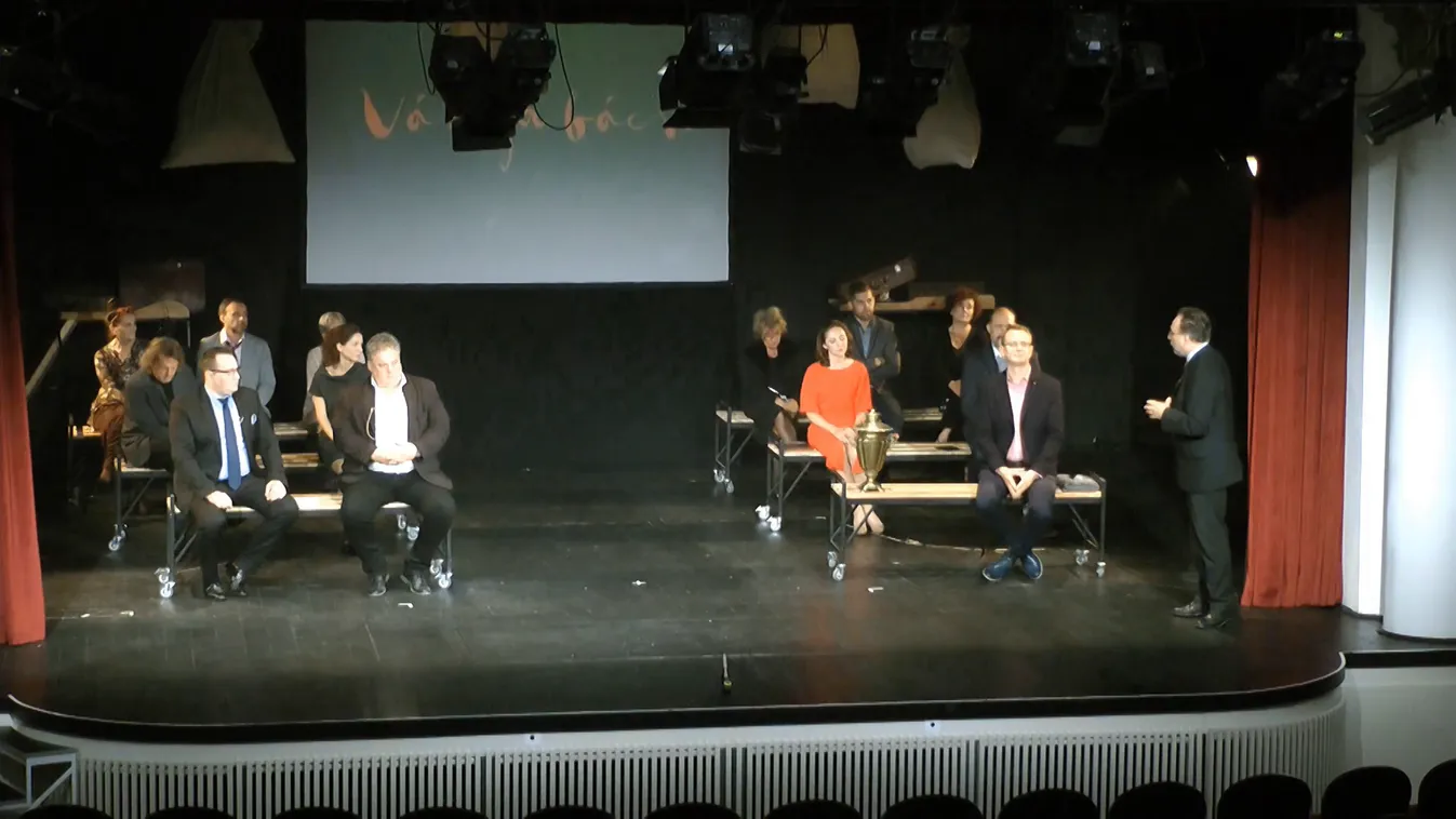 Felmondtak a színészek a váci polgármester zsarolása miatt