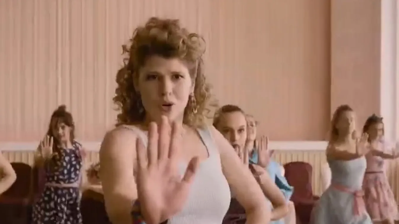 Svenk – Decemberben érkezik a mozikba az új magyar zenés, romantikus vígjáték, a Hogyan tudnék élni nélküled? + videó