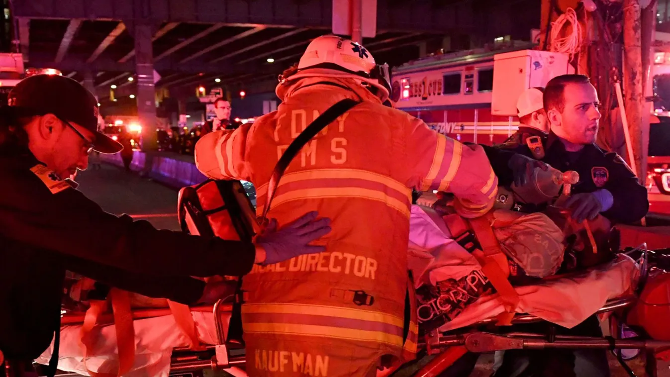 Lezuhant egy helikopter New Yorkban