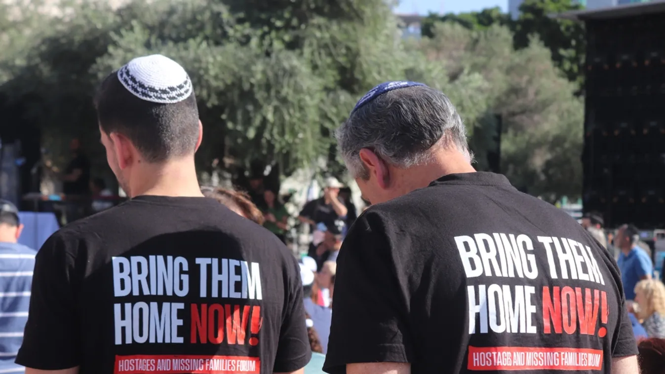 Sajátságos módon tüntetnek az izraeli túszok rokonai a miniszterelnök háza előtt
