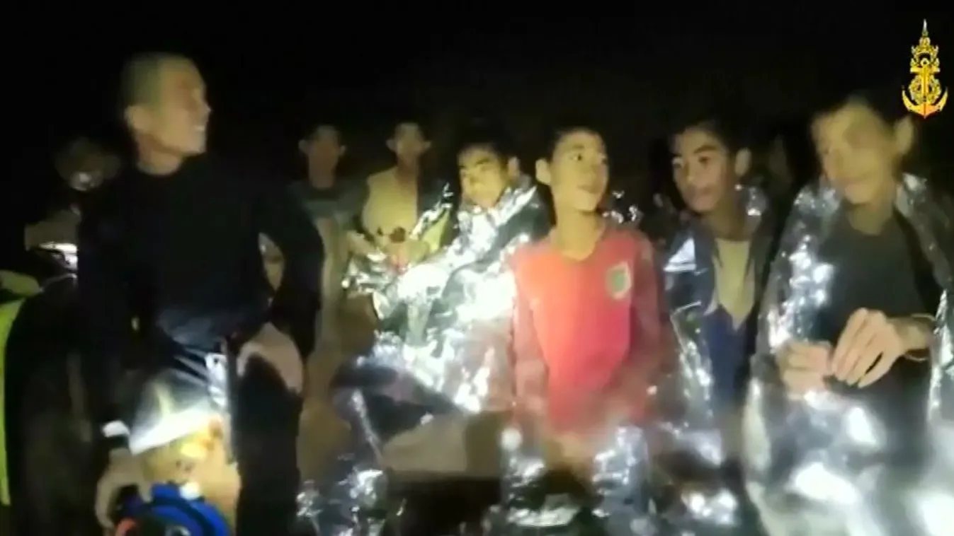 Két bennrekedt fiút már sikerült kimenteni a barlangból