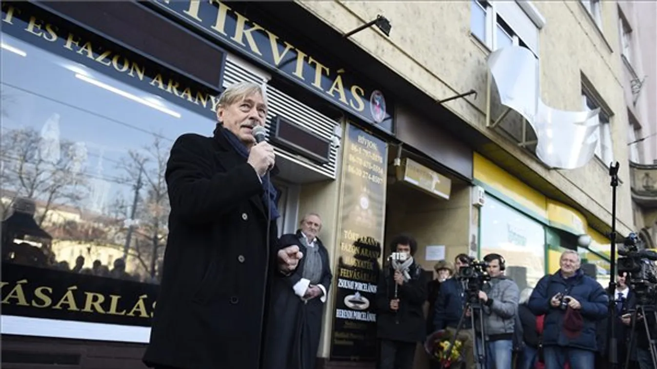 Emléktáblát avattak Máté Péter egykori házánál