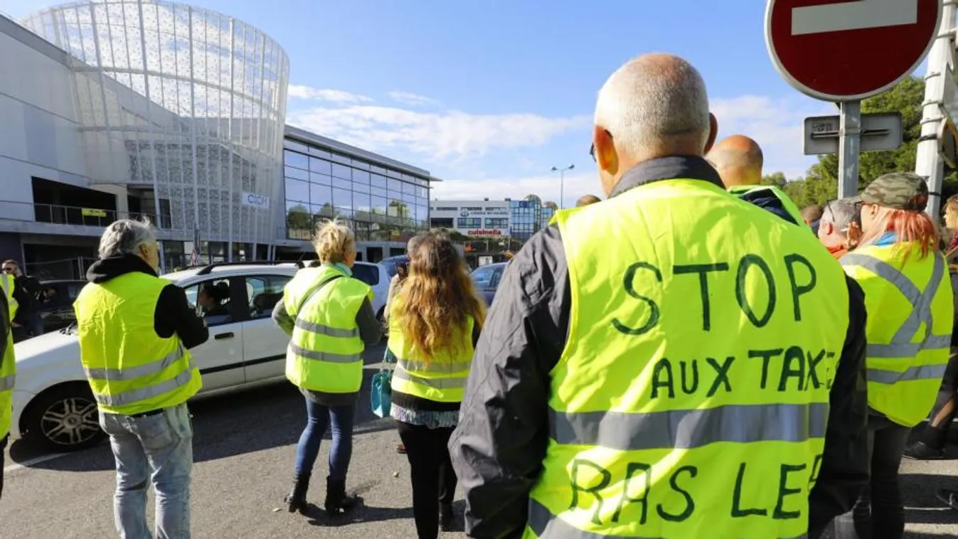 Tizenhatodik hete tüntettek a sárgamellényesek