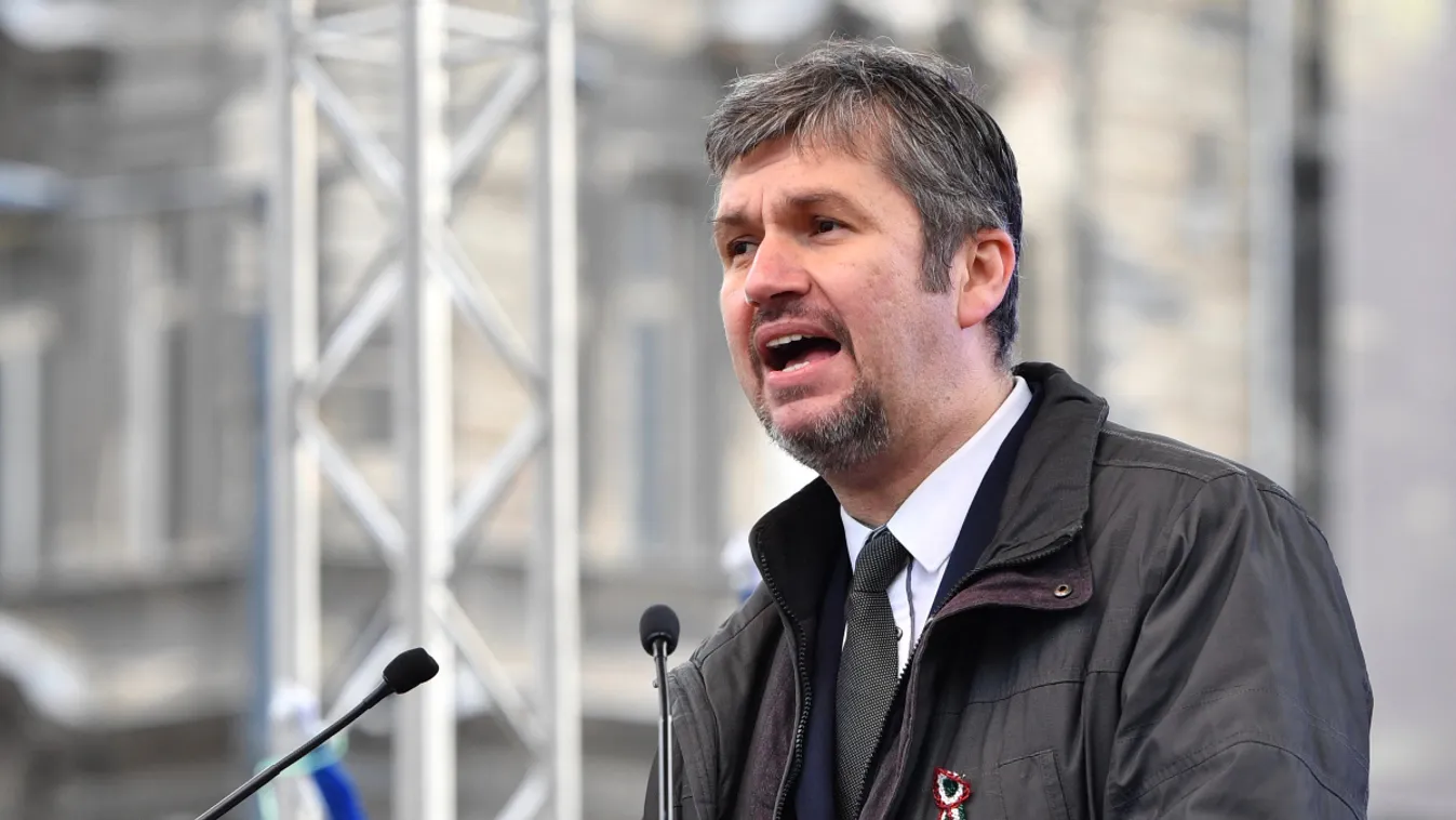 Azt beszélik Szekszárdon: felsőbb utasításra zárták le Hadházy gyerekverési ügyét