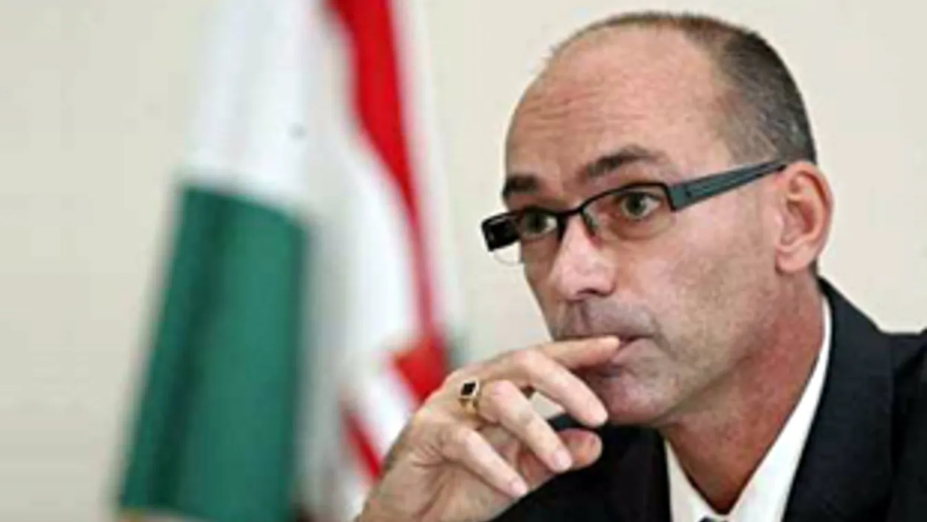 Aggályos Szigetváriék cégeinek adathalászata