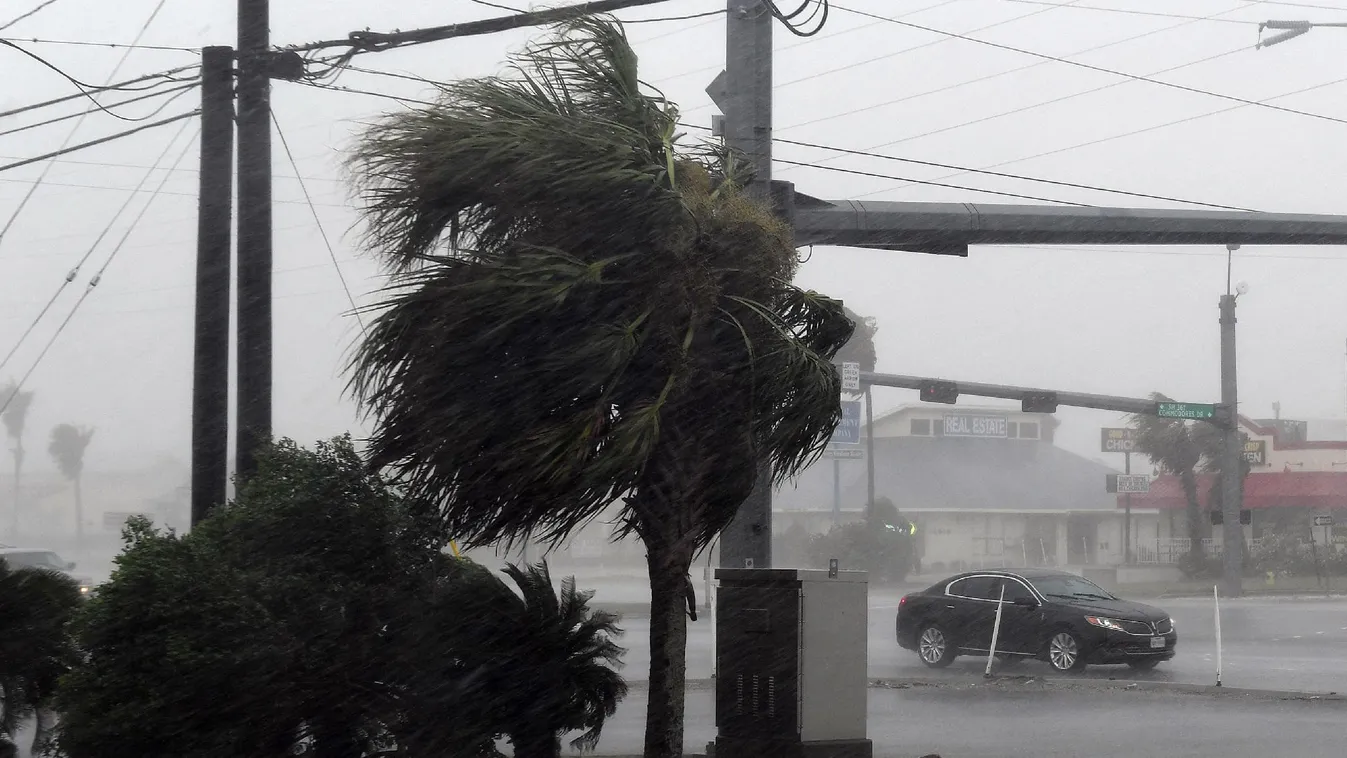 Folyamatosan erősödik a Florida felé közelítő Dorian hurrikán
