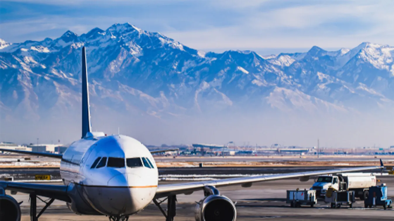 Repülőgép hajtóművébe mászva halt meg egy utas Salt Lake City repülőterén