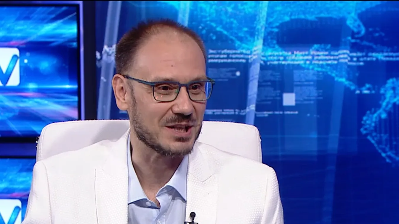 A Széna téren őrjöngött a világ egyik leghírhedtebb influenszere + videó