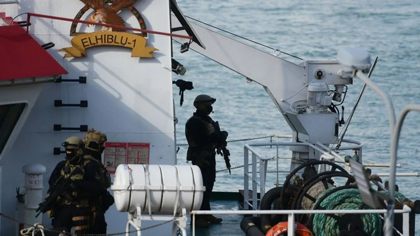 Visszavették az ellenőrzést a migránsok által eltérített hajón