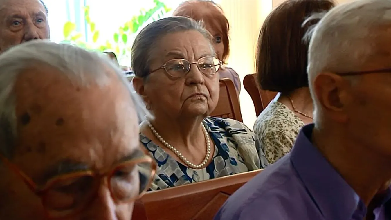 Okospereceket kapnak a nyugdíjasok