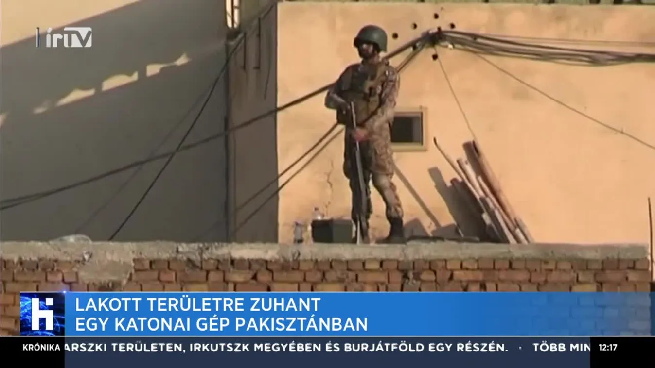 Lakott területre zuhant egy kis katonai repülőgép Pakisztánban