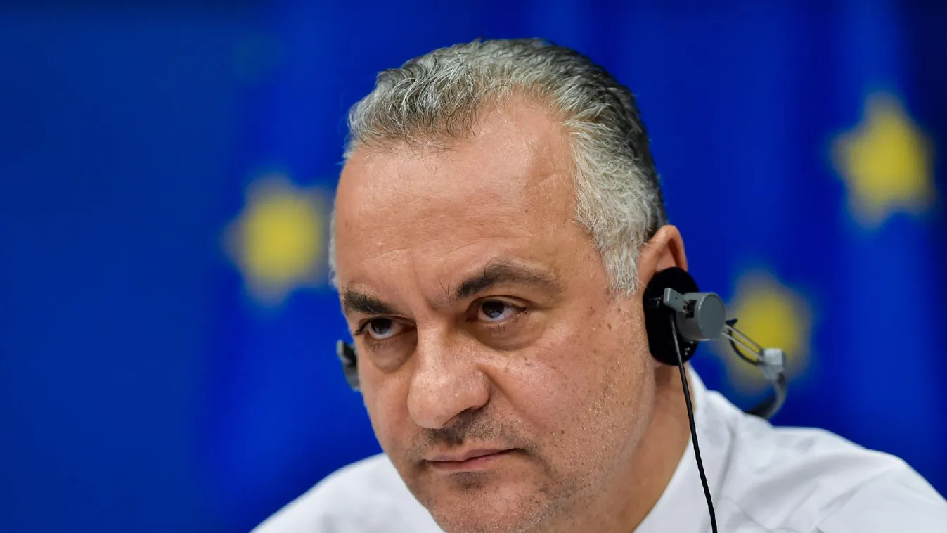 Elvette asszisztense pénzét egy görög képviselő, mégsem függesztik fel