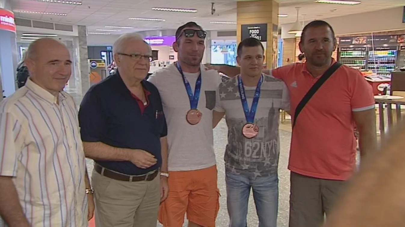 Hazaérkeztek a birkózók