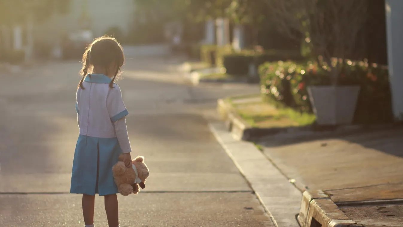 Ötéves kislányával végzett szexuális cselekményt az „anya” - a felvételeket továbbította