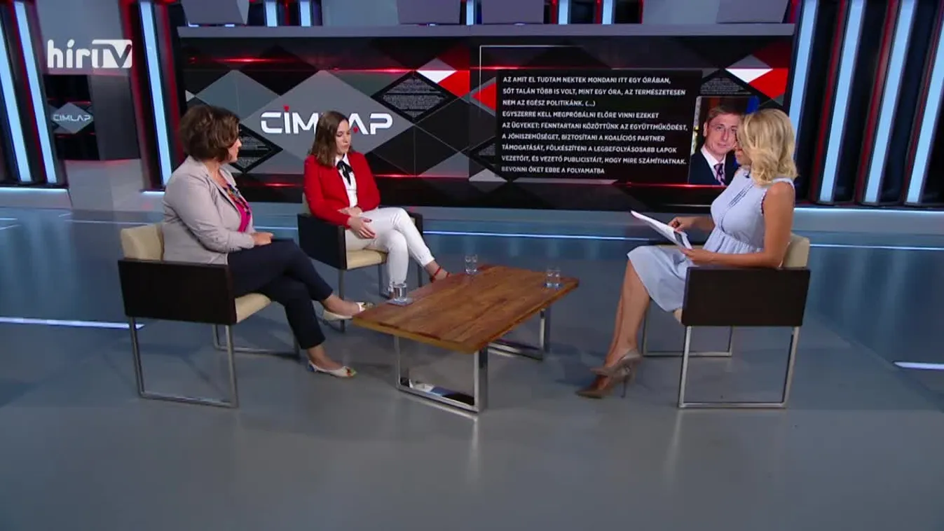 Címlap: Visszás, hogy a független sajtóért tartott tüntetésen pártzászlókkal vonulnak föl