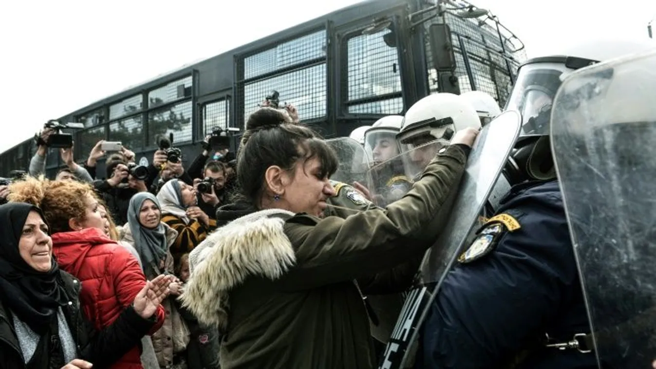 Összecsapások voltak a migránsok és rendőrök között Szalonikiben
