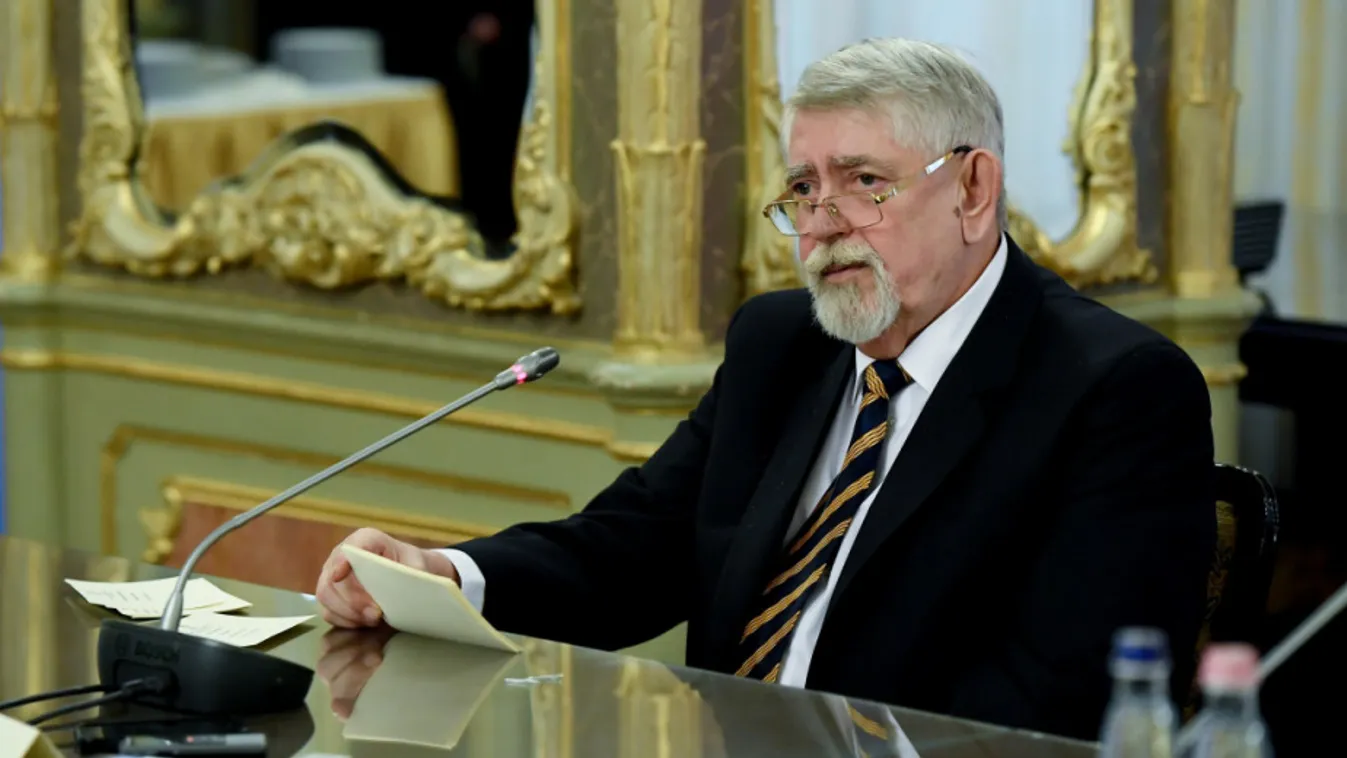 Kásler: A magyar nemzet mindig tisztelte az időseket