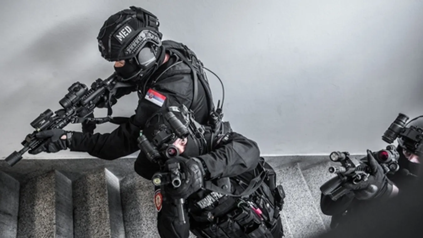 Civilekre támadó férfit lőtt le a szerb rendőrség