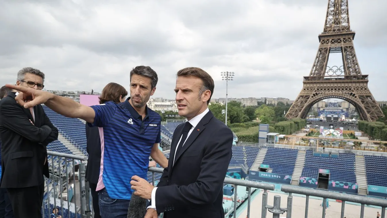 Gépfegyverekkel védik Párizst