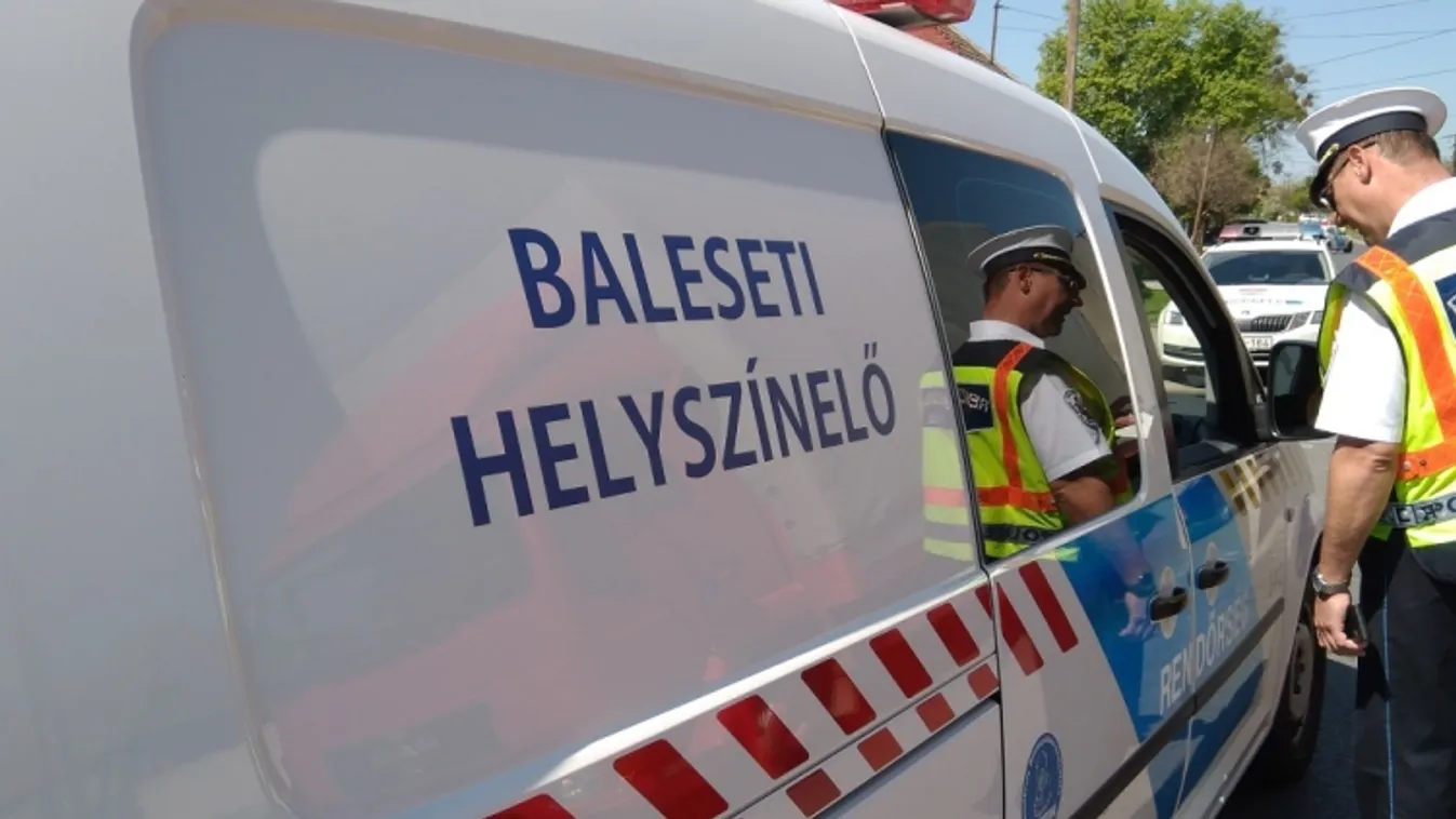 Migránsokat szállító embercsempész autó borult árokba, egy gyermek meghalt