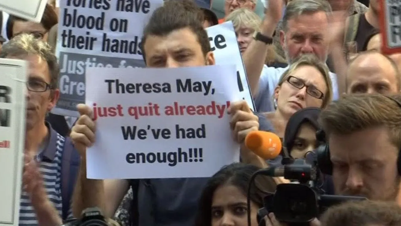 Tüntettek Londonban a tragédia után